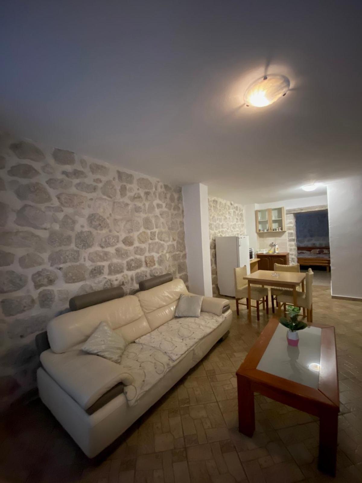 Pavle Apartmani Risan Exterior photo