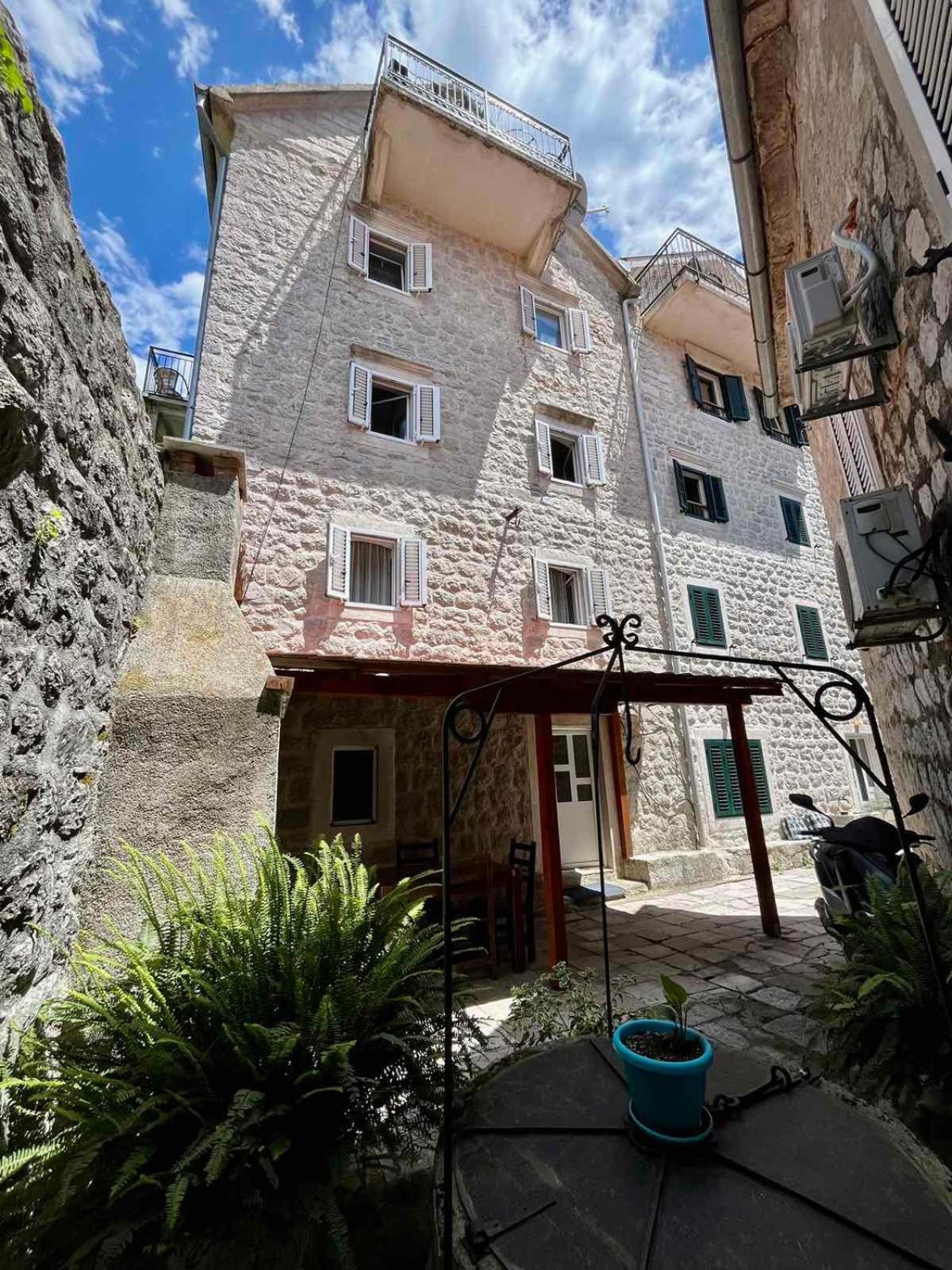 Pavle Apartmani Risan Exterior photo